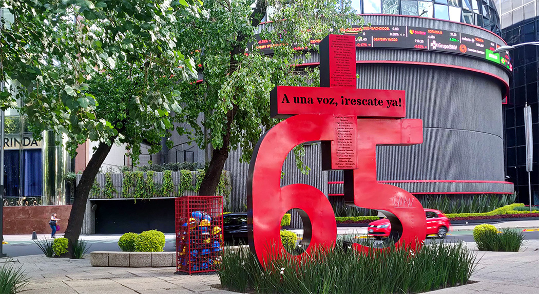 An anti-monument in front of the Mexican Stock Exchange